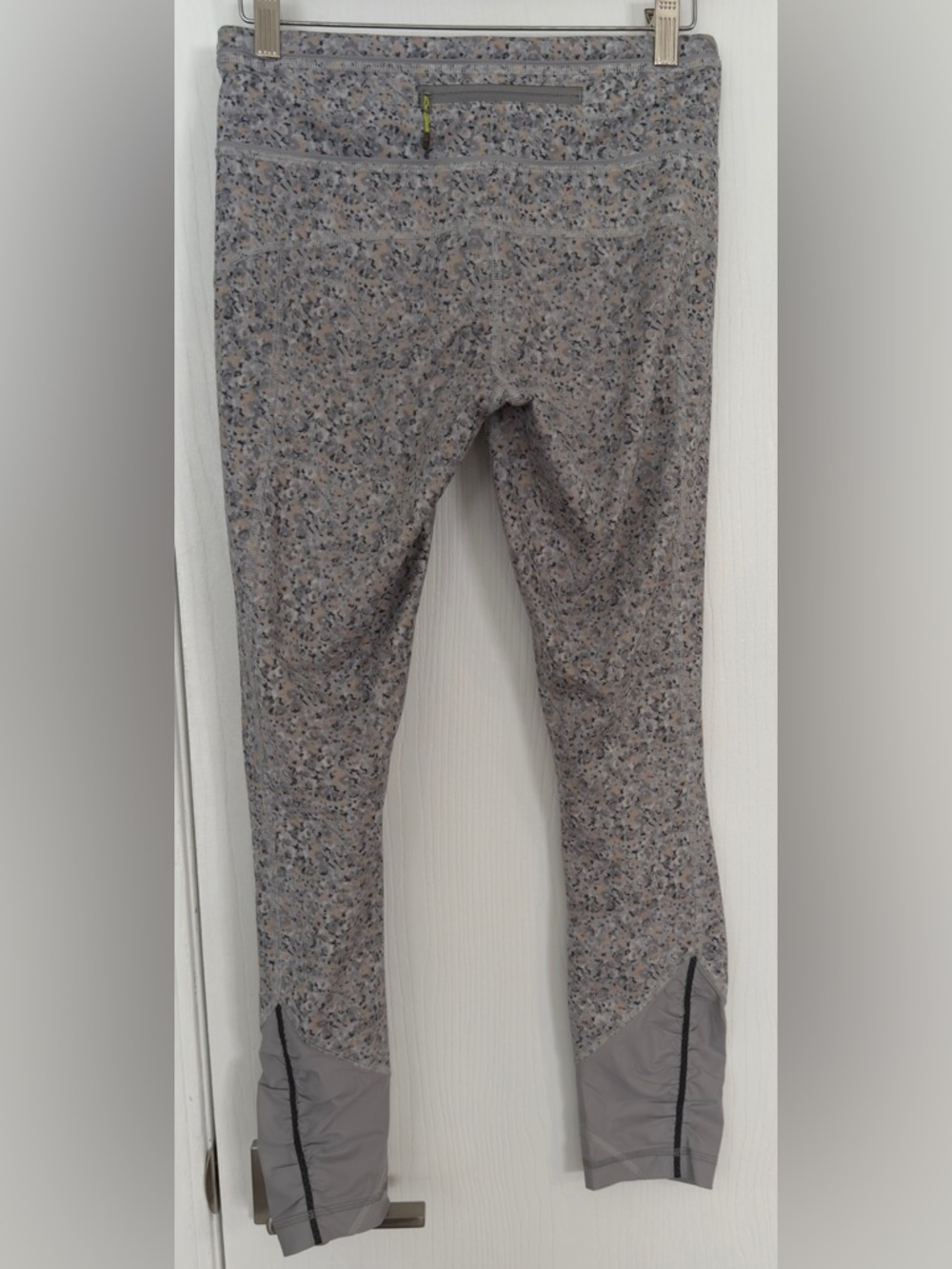 ✨ Lululemon Pace Queen Tight Size 4 Fleur Silver Spoon Cropped Leggings Size 4 - Picture 9 of 12